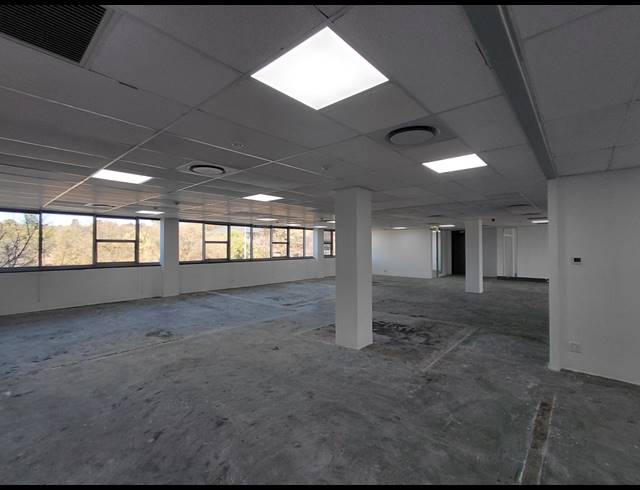 666M² OFFICE TO LET IN MAGALIESSIG